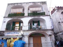 1200px-Napoli_-_Antignano_Dazio_100_4668